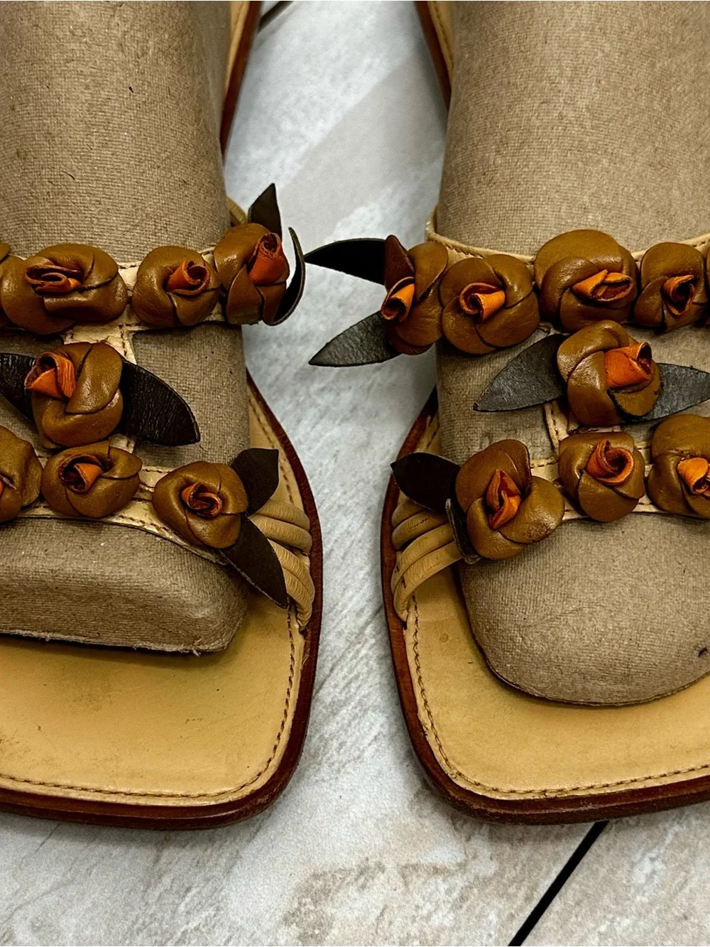 Cole Haan Resort Tan Brown Floral Rosettes Leather Slide Sandals Romantic Whimsy